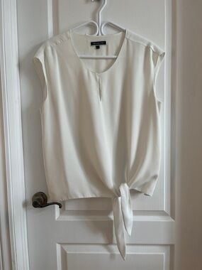Modern Tie-Hem Cap Sleeve Blouse in Ivory
